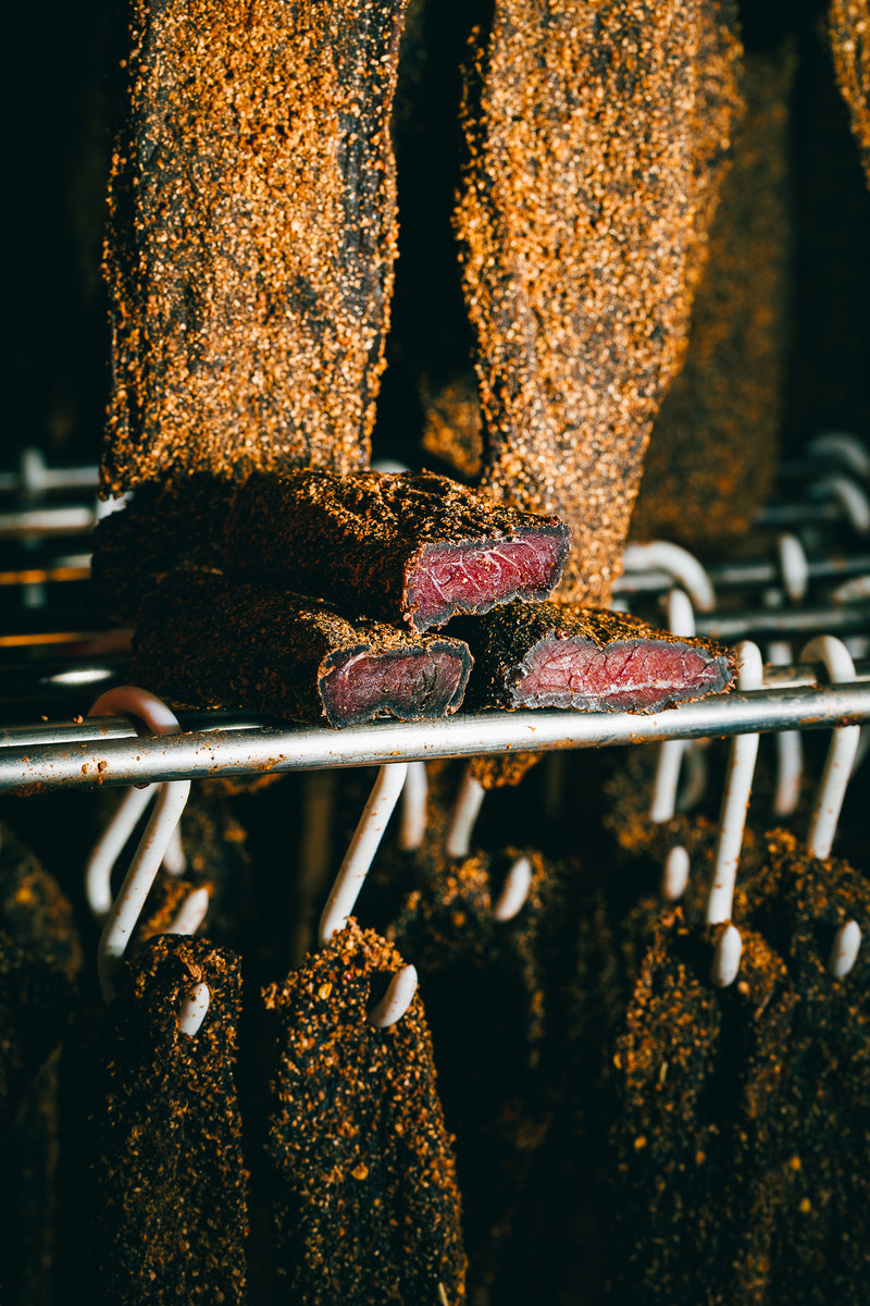 Tradiční africký proces pomalého sušení masa pro Highlands Biltong